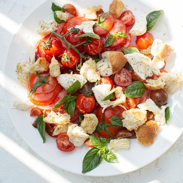Tomato, mozzarella and toasted bread salad